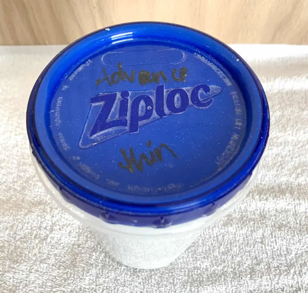 paint in a ziploc disposable twist lock lid container