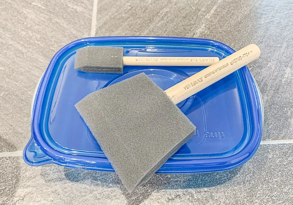 easiest way to paint cabinets with disposable containers and foam brushes