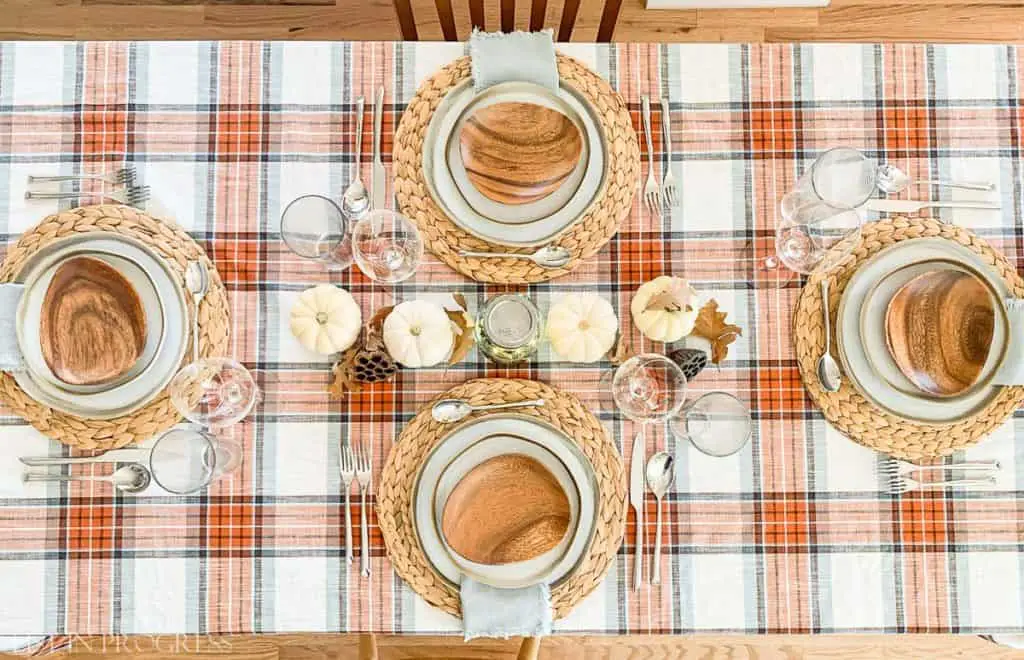seasonal table decor for thanksgiving