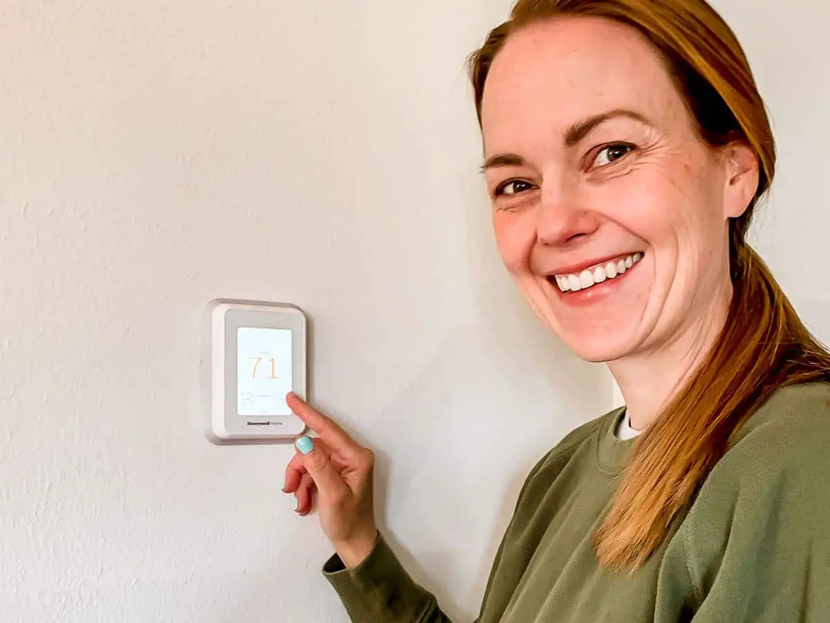 Save Energy + Cash With a White Smart Thermostat